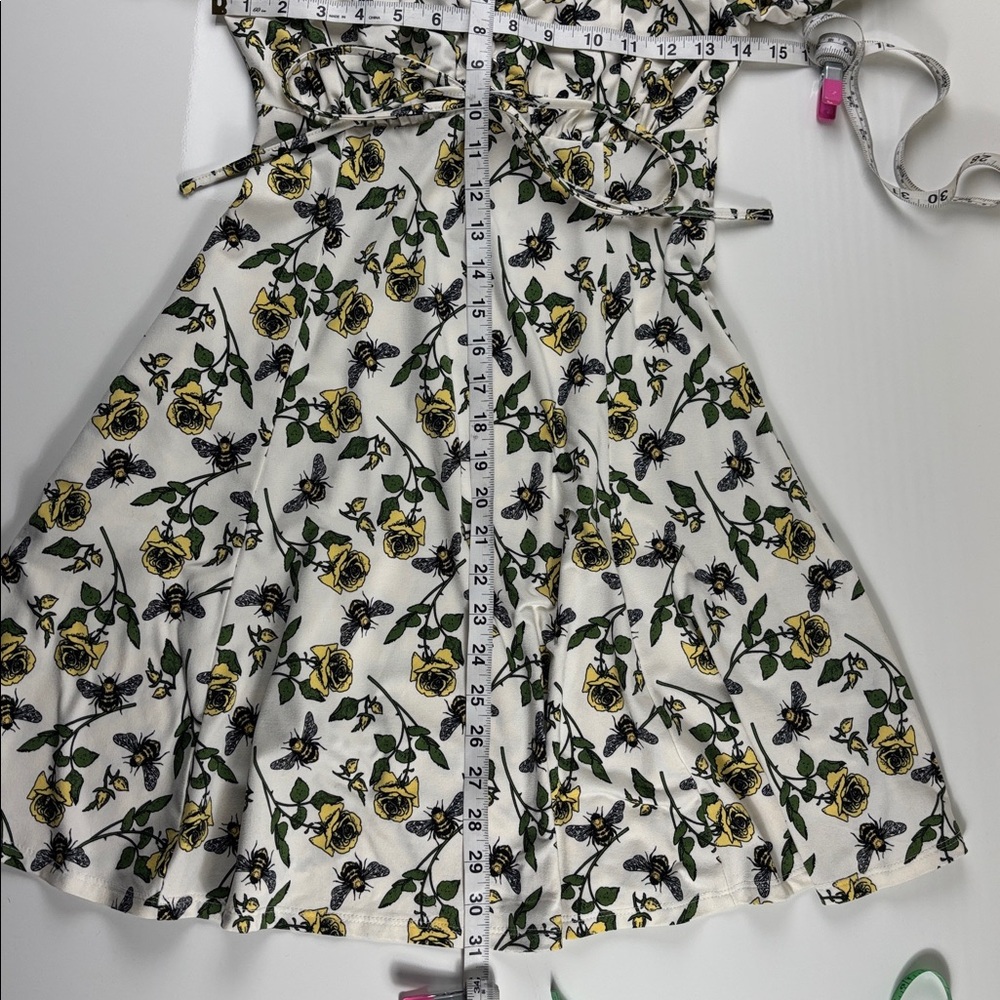 Bees 🐝 & Roses 🌹 EMPIRE DRESS - Picture 2 of 5